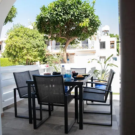 Villa Taheli Riverside Townhouse In Tourist Area Paphos